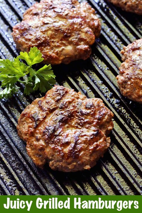 A truly easy recipe for grilled hamburgers. Quickly mix ground beef with spices, form into atties, then grill them for less than 10 minutes. Broiled Burgers, Baked Hamburgers, Grilled Burger Recipes, Hamburgers Grilled, Grilled Burgers, Ground Beef Casserole, Tailgate Food, Hamburger Recipes, Healthy Food Blogs