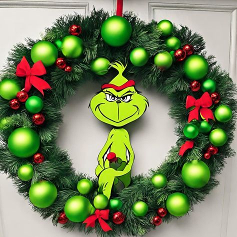 DIY Grinch Christmas Wreath Idea Grinch Diy Christmas Decorations, Grinch Christmas Wreath, Fun Christmas Wreaths, Diy Grinch, Cute Grinch, Christmas Reef, Grinch Decor, Grinch Tree, Grinch Crafts