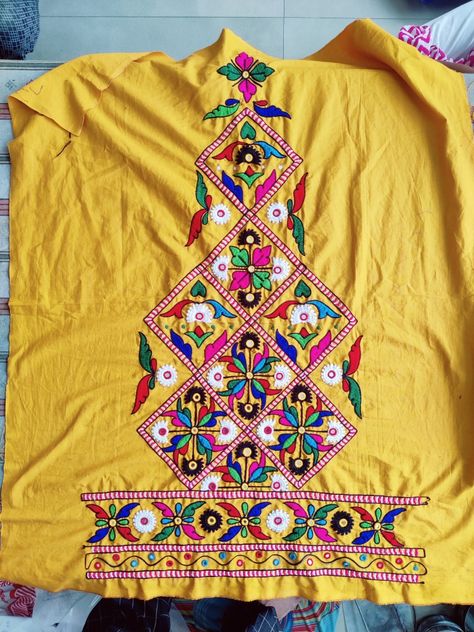 Sadu Bharat Kurti, Desi Bharat Work Blouse, Sadu Work Blouse, Sadu Work, Mirror Work Blouse Design, Kutch Work Designs, Blouse Designs Catalogue, Hand Embroidery Dress, Kutch Work