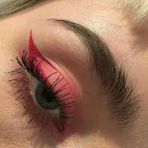 Pink Eyeliner, Drag Make-up, Make Up Tutorials, Red Makeup, Kesha, Kiss Makeup, Winged Eyeliner, Editorial Makeup, Makeup Goals