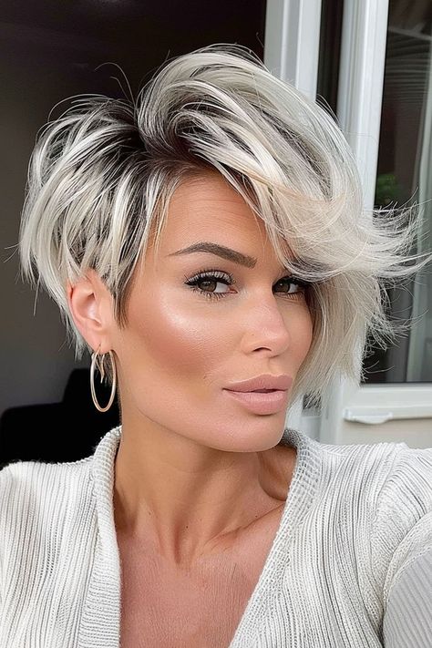 Short Hairstyle Women Full Face, Voluminous Pixie Haircut, Short Blonde Pixie Haircuts, Balayage Pixie Hair, Short Pixie Hairstyle Women, Pixie Haircut Hairstyles, Short Pixie Bob Hairstyles, "bixie" Haircut 2024, Longer Pixie Cut