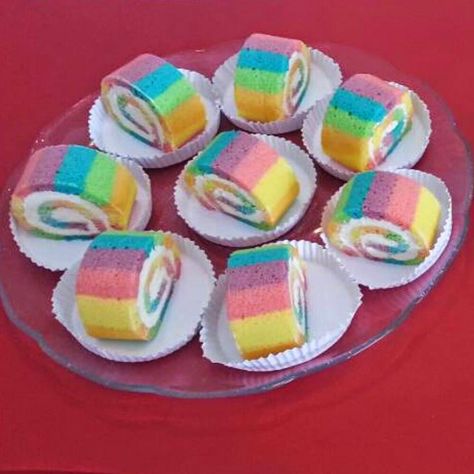 Swiss Roll Cakes, Swiss Cake, Bolu Gulung, Rainbow Roll, Swiss Roll Cake, Cake Rolls, Swiss Roll, Roll Recipe, Sweets Cake