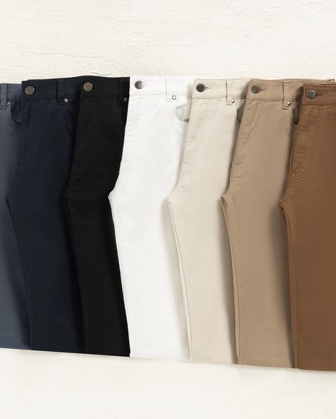 Must Have Pants Men, Chinos Men Outfit, Chinos Men, Wearing Outfits, Neutral Skin, Smart Casual Look, Smart Casuals, Kpop Fashion Men, Men's Chinos