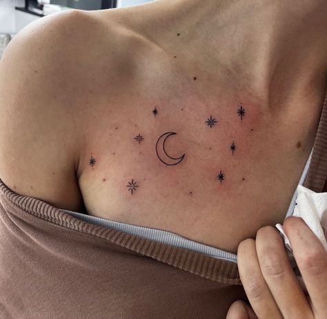 #collarbone #tattoo #fineline #stars Stars Collar Bone Tattoo, Line Shoulder Tattoo, Fine Line Shoulder Tattoo, Collarbone Tattoo, Floral Tattoo Sleeve, Cute Little Tattoos, Collar Bone Tattoo, Stick And Poke, Collar Bone