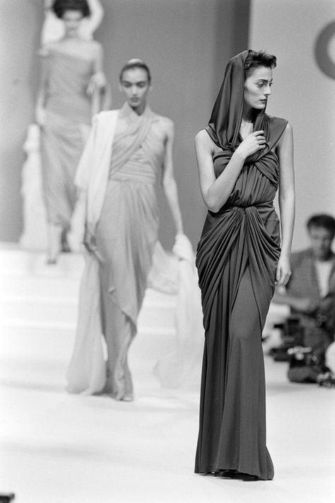 A Look Back at Madame Gres [PHOTOS] – WWD Madame Gres, Fashion Figures, Dresses To Wear To A Wedding, Photoshoot Inspiration, Hollywood Glamour, Historical Fashion, Couture Collection, Model Poses, Fancy Dresses