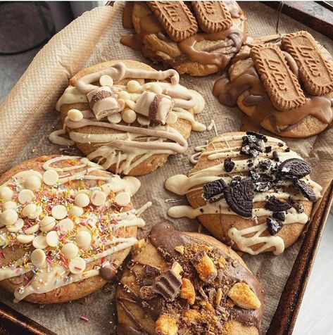 Different Types Of Cookies, Types Of Cookies, Kue Macaroon, Cookie Bakery, Gourmet Cookies, Sweet Snacks Recipes, Food Drinks Dessert, Food Obsession, Cafe Food