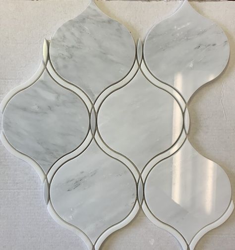 White Arabesque Tile, Natural Floor, Arabesque Tile, White Marble Tiles, Natural Flooring, Dream Kitchens Design, Tile Color, Marble Mosaic Tiles, Accent Tile