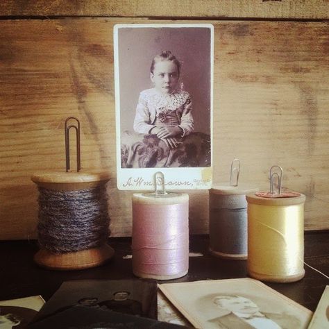 Easy Vintage Spool Photo Holders: Kira's Crafty Life Blog Wooden Spool, Recycled Gifts, Picture Holders, Wooden Spools, Thread Spools, Photo Holders, Life Blogs, Etsy Crafts, Project Ideas