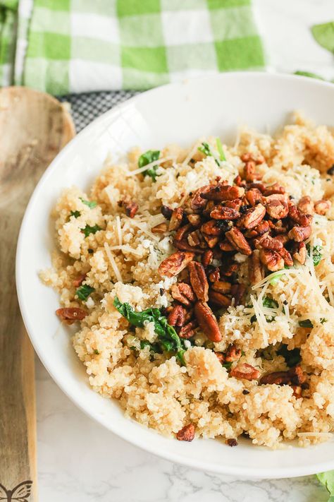 Risotto Recipes Parmesan, Parmesan Quinoa, Quinoa Risotto, Quinoa Breakfast Bars, Fluffy Quinoa, Quinoa Dishes, Gluten Free Sides Dishes, Sauteed Spinach, Risotto Recipes