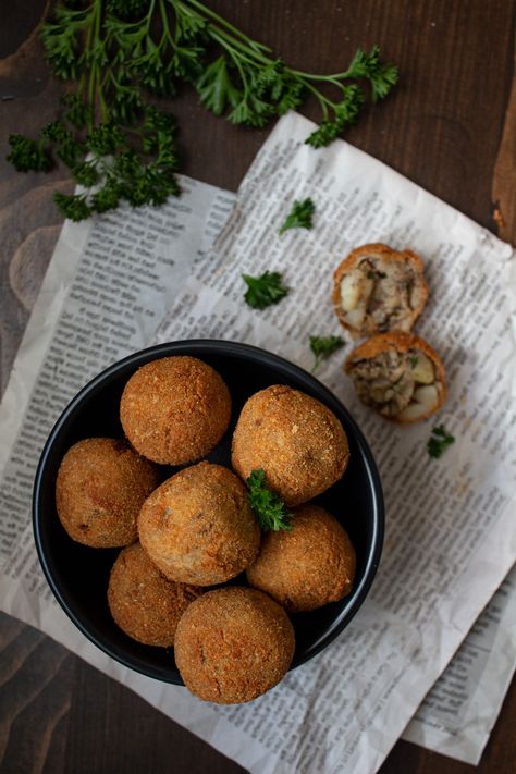 Flavourful fish based appetizer, sure to please a crowd! Sri Lankan Cutlets, Sri Lankan Appetizers, Fried Cutlets, Sri Lankan Food, Fish Cutlets, Fish Fried, Cooking Theme, Sri Lankan Recipes, Cooking Healthy