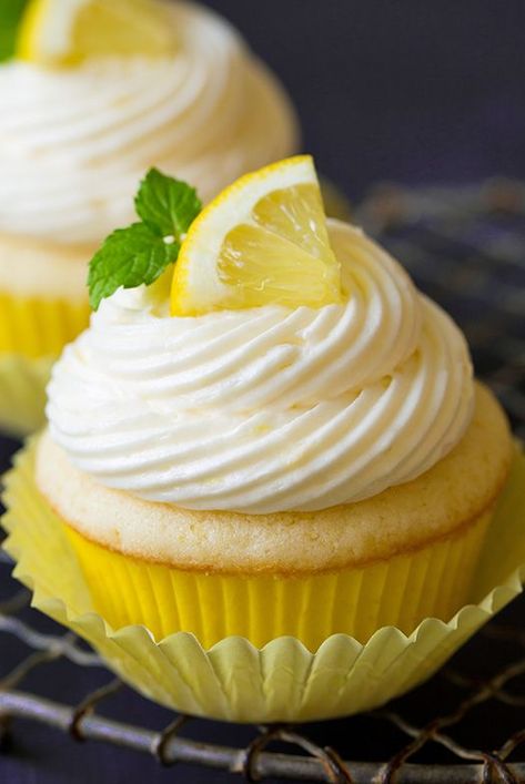 Lemon Buttercream Frosting, Lemon Bar, Colour Swatches, Lemon Buttercream, Buttercream Frosting Recipe, Salty Cake, Lemon Cupcakes, Köstliche Desserts, Lemon Desserts