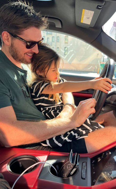 Dad With Daughter Aesthetic, Girl Dad Aesthetic, Dad And Kids Aesthetic, Baby And Dad Aesthetic, Dad And Baby Daughter Aesthetic, Old Money Father And Daughter, Father Goals, Elsie Silver, Father And Baby