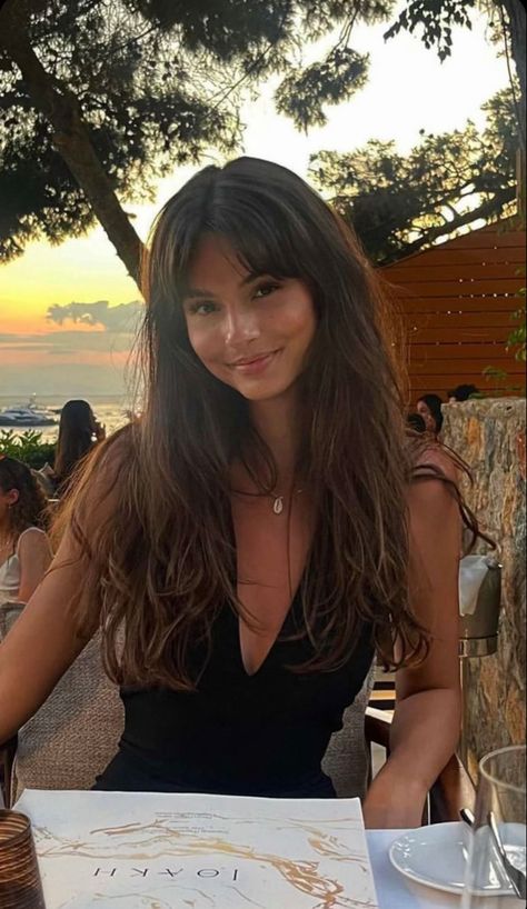 Round Face Hairstyles Straight Hair, Bangs Long Brunette Hair, Soft Long Bangs, Wavy Bangs Round Face, Short Curtain Bangs Long Hair Brunette, Brunette Medium Length Hair With Layers Side Swept Bangs, Bangs Blowout Hair, Long Bangs Inspo, Haircuts With Glasses Long