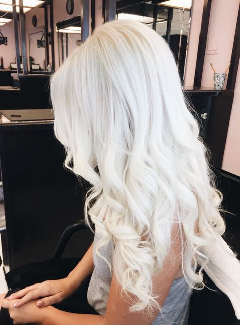 Icy White Blonde Hair, White Curly Hair, Hollywood Curls, Bright Blonde Hair, White Blonde Hair, Blonde Hair Inspiration, Bright Blonde, Wolf Girl, Ombre Wigs