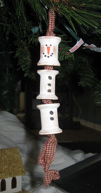 wooden spool ornament for christmas presents? Wooden Spool Crafts, Classroom Halloween, Whimsical Tree, Spool Crafts, School Halloween, October Crafts, Wooden Spool, Diy Snowman, October Halloween