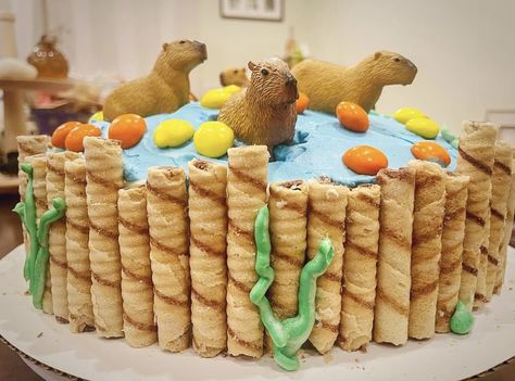 Capybara Cake, Capybara Pet, 10 Birthday Cake, Bolo Minnie, Cookie Craft, Kawaii Cooking, Fiesta Birthday, Birthday Cake Ideas, Cheesy Recipes