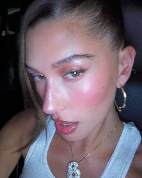 Hailey Rhode Baldwin Bieber (@haileybieber) • Fotos y videos de Instagram Hayley Bieber, Hailey Rhode Baldwin, Hailey Rhode, Expensive Makeup, Hailey Bieber Style, Hailey Baldwin, Beauty Icons, Hailey Bieber, Gigi Hadid