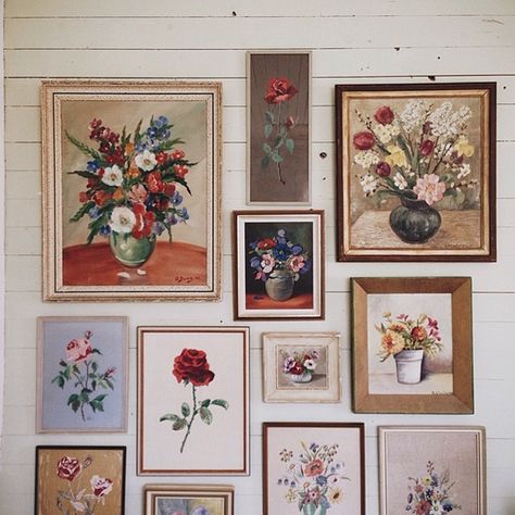 10 Awesome Gallery Walls We Found On Instagram #refinery29  http://www.refinery29.com/gallery-wall#slide10  All wallflowers present and accounted for. Oil Painting Gallery, Photo Wall Gallery, Gallery Wall Inspiration, Casa Vintage, Gallery Walls, Wall Gallery, Inspiration Wall, Interior Wall, My New Room