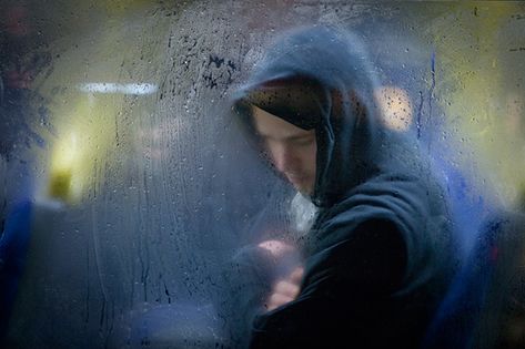 Intimate, Painterly Photographs of London Bus Passengers On Their Nighttime… Through A Glass Darkly, Narrative Photography, Art Alevel, Glass Photography, Art Photography Portrait, London Pictures, Contemporary Portrait, London Bus, Types Of Photography