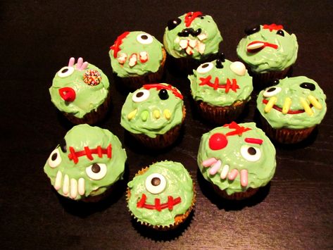 Guest Post: Horror Show Pistachio Zombie Cupcakes | The Spiffy Cookie Zombie Party Ideas, Zombie Cookies, Zombie Cupcakes, Sweet Post, Scary Food, Easy Recipes For Breakfast, Zombie Party, Dead Zombie, Recipes For Breakfast