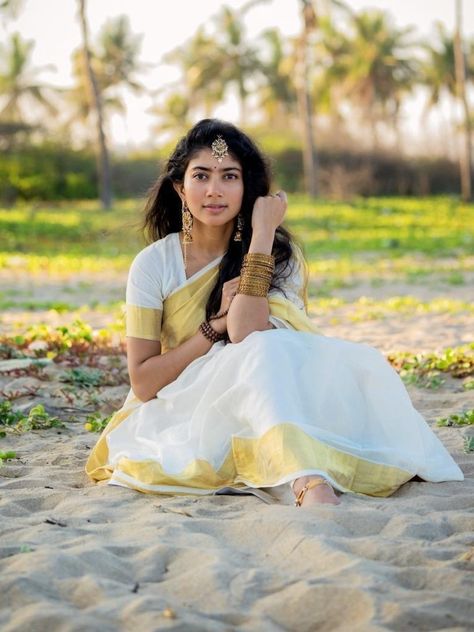 Onam Outfits, Sai Pallavi Hd Images, Sai Pallavi, Stylish Actresses, Kerala Saree, Saree Poses, Saree Photoshoot, Ethnic Looks, Elegant Saree