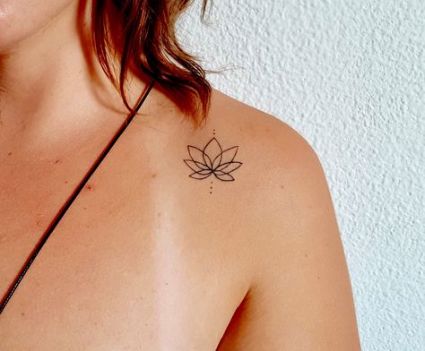 Lotus Tattoo Collar Bone, Lotus Tattoo On Shoulder, Lotus Collar Bone Tattoo, Shoulder Tattoo Minimalist, Lotus Minimalist Tattoo, Lotus Shoulder Tattoos For Women, Lotus Tattoo Minimalist, Tiny Shoulder Tattoo, Minimal Lotus Tattoo