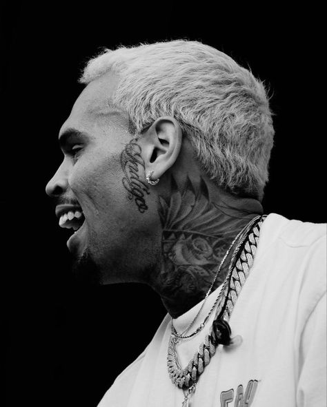 Chris Brown Chris Brown Funny, Chris Brown Photos, Chris Brown Photoshoot, Chris Brown Official, Chris Brown Wallpaper, Chris Brown X, Chris Brown Pictures, Breezy Chris Brown, Man Crush Everyday