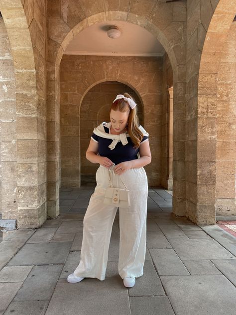 Curvy Italian Outfits, Trendy Summer Outfits Plus Size, French Outfit Plus Size, Plus Size Style Summer, Linen Pants Outfit Curvy, Midsize Linen Pants Outfit, Italian Summer Outfits Plus Size, Plus Size European Fashion, Preppy Plus Size Outfits