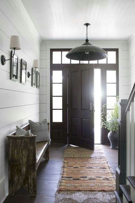 Rustic Farmhouse Entryway, Farmhouse Foyer, Modern Farmhouse Entryway, Farmhouse Mudroom, Modern Farmhouse Interior Design, Interior Design Minimalist, Farmhouse Interior Design, Farmhouse Entryway, Foyer Ideas