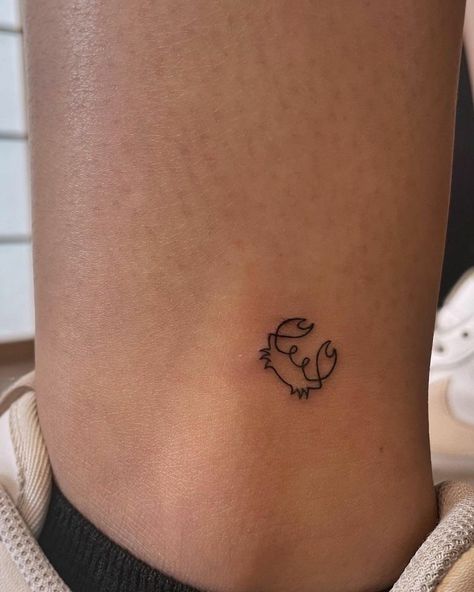 Minimalistic Crab Tattoo, Minimal Crab Tattoo, Peekaboo Tattoo Ideas, Mini Crab Tattoo, Dainty Crab Tattoo, Cute Crab Tattoo For Women, Crab Outline Tattoo, Simple Sea Creature Tattoo, Small Sea Life Tattoos