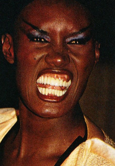 80s Movie Posters - Filmplakate der 80er: Portraits: Grace Jones 80s Movie Posters, Huge Hair, Emotional Photos, Grace Jones, Witch's Brew, Fade Styles, Vintage Everyday, Glamour Shots, Blogger Design