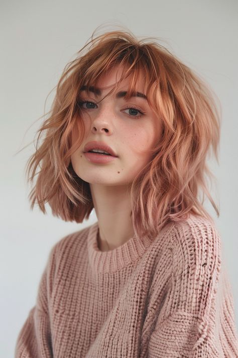 41+ Luscious Rose Gold Hair Ideas Rose Gold Color Block Hair, Textured Wavy Bob, Short Pink Hair, Rose Blonde Hair, Blond Rose, Shaggy Lob, Peach Hair Colors, Hair Color Rose Gold, Extension Hair