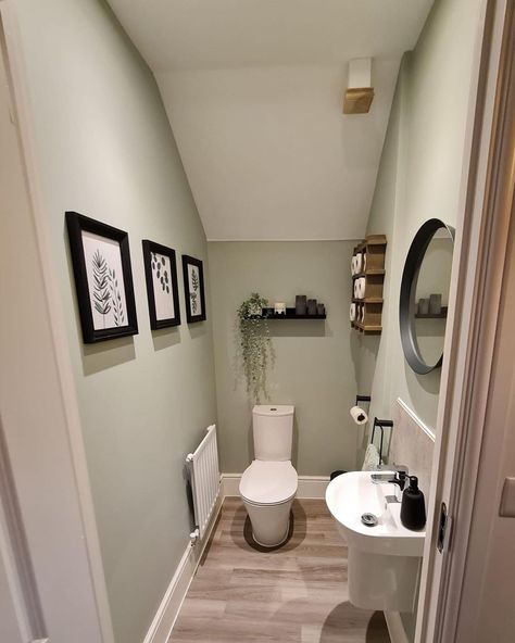 Small Downstairs Toilet, Cloakroom Toilet, Small Full Bathroom, Small Bathroom Colors, Toilet Room Decor, Small Toilet Room, Bathroom Color Schemes, Downstairs Toilet, Toilet Room