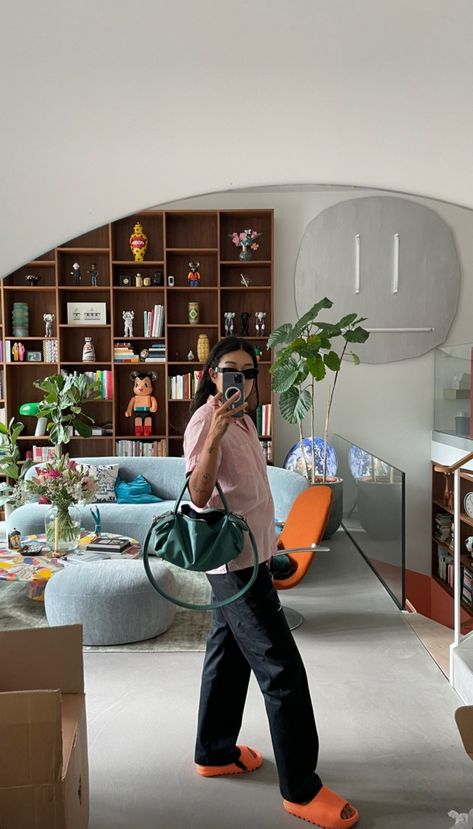 Peggy Gou Apartment, Peggy Gou House, Retrofuture Interior, Peggy Gou, Looks Street Style, Room Design Bedroom, Furniture Details, House Room, House Inspo