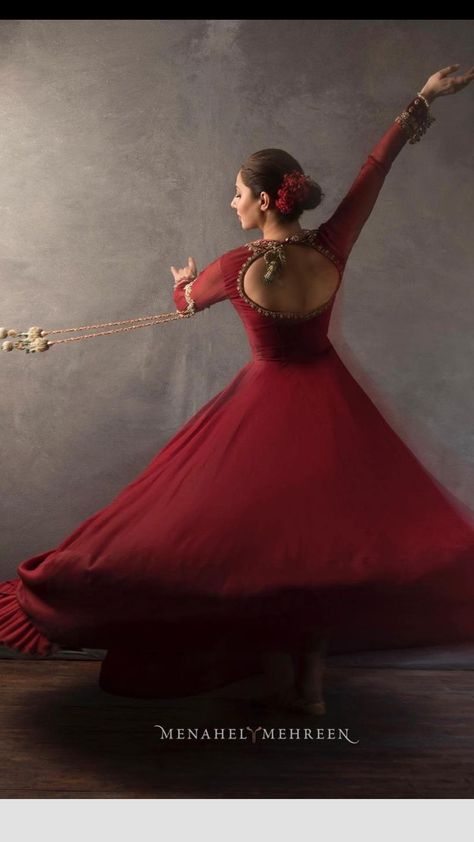 Kathak Photography, Red Anarkali Dress, Kathak Costume, Pakistani Actress Dresses, Long Kurta Designs, Kathak Dance, Ladylike Dress, Anarkali Dresses, Indian Classical Dance