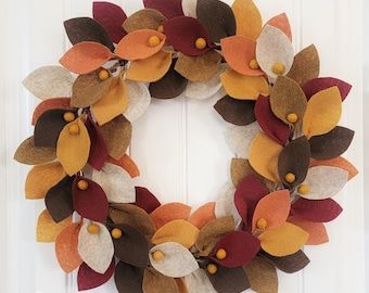 Felt Leaf Wreath, Fall Felt Crafts, Felt Crafts Flowers, Felt Wreaths, Sarah Berry, Felt Leaf, Front Door Wreaths, Modern Wreath, Perfect Hostess