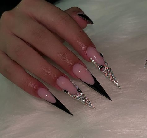 Beige Nails Design, Acrylic Nails Stiletto, Stilleto Nails Designs, Black Stiletto Nails, Long Stiletto Nails, Best Nails, Black Acrylic Nails, Claw Nails, Colored Acrylic Nails