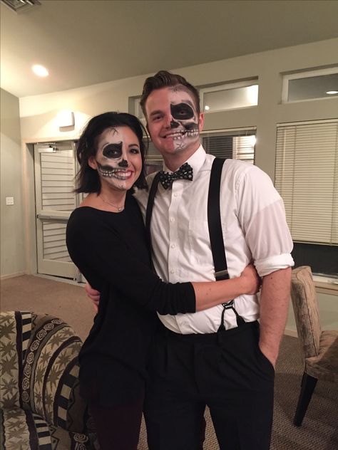 Couples Skeleton Costume, Hot Skeleton Costume, Couple Skeleton Costume, Skeleton Makeup Easy, Partner Halloween Costumes, Halloween Costumes 2022, Devil Makeup, Hot Halloween, Skeleton Makeup