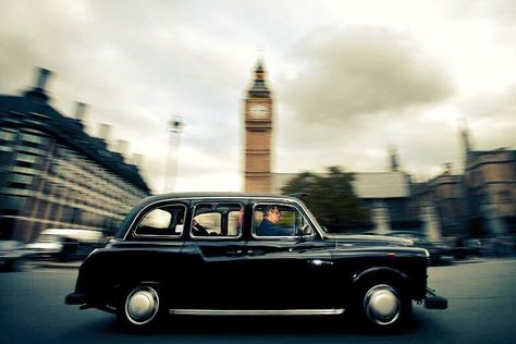 London Taxi Cab, London Black Cab, London Cab, Car Lifestyle, London Icons, London Taxi, Black Cab, History Of England, Vintage Collectables