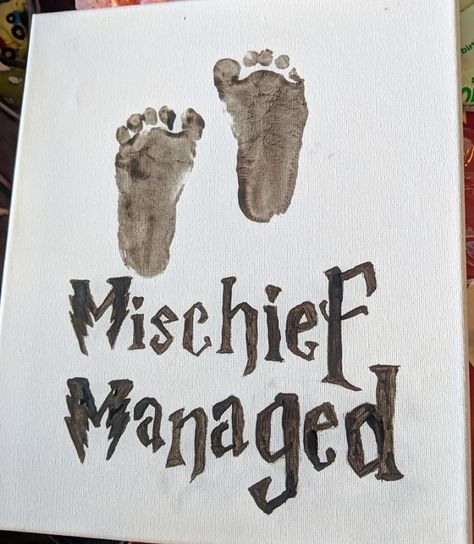 Harry Potter- Mischief managed. Baby footprint canvas Footprint Canvas, Wild West Crafts, Halloween Handprint Crafts, Baby Art Crafts, Harry Potter Nursery, Footprint Craft, Baby Diy Projects, Footprint Crafts, Baby Art Projects