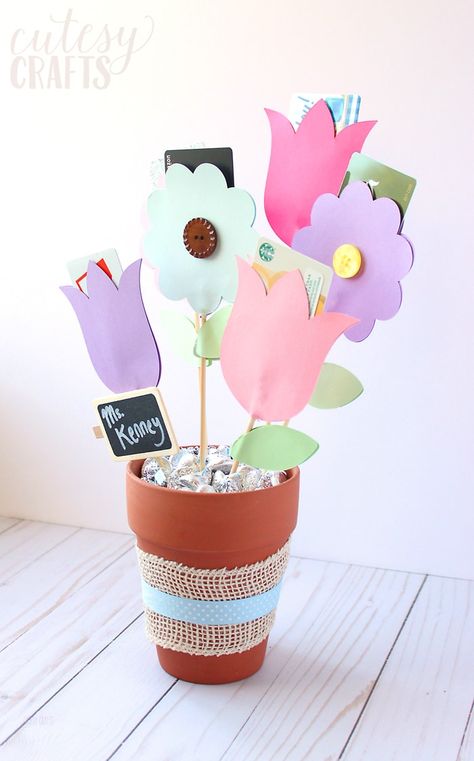 Flower Pens Bouquet, Gift Card Tree, Card Bouquet, Gift Card Bouquet, Gift Card Presentation, Gift Card Holder Diy, Teacher Gift Card, Bouquet Tutorial, Cute Teacher Gifts