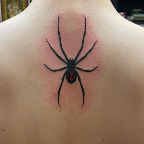 Black Widow Back Tattoo, Walkin Tattoo Ideas, Spider Thigh Tattoo, Spider Shoulder Tattoo, Spider Chest Tattoo, Spider Back Tattoo, Black Widow Tattoo Design, Spider Tattoo Men, Spider Tattoo For Women