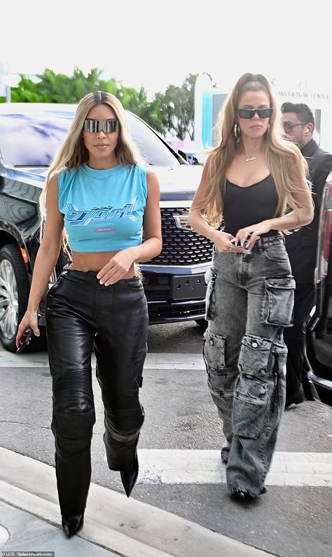 Kardashian Casual Outfit, Kardashian Style Outfits, Estilo Khloe Kardashian, Khloe Kardashian Outfits, Kylie Jenner Street Style, Khloe Kardashian Style, Kloe Kardashian, Silver Pants, Kim Kardashian Outfits