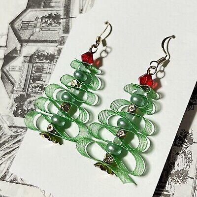 Diy Christmas Earrings Easy, Diy Holiday Earrings, Holiday Earrings Diy, Holiday Jewelry Diy, Holiday Beaded Jewelry, Diy Christmas Earrings, Christmas Earrings Handmade, Xmas Beads, Diy Xmas Ornaments