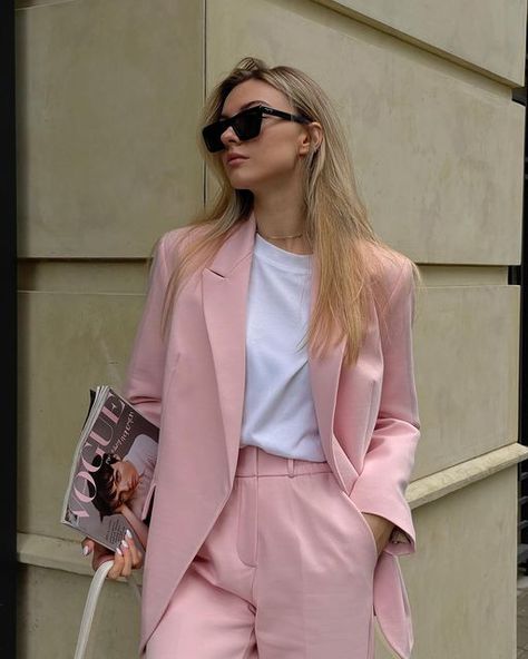 Liza Rudkevich, Pink Pants Outfit, Korean Outfit Street Styles, Pink Suit, Luxury Women Fashion, Causual Outfits, Pink Outfits, Blazer Outfits, Blazer Fashion