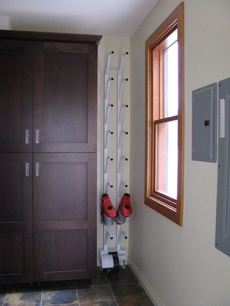 Cabin using a Williams Direct Dryer directdryers.com Ski Boot Storage, Tiny House Hacks, Mountain House Decor, Ski House Decor, Boot Dryer, Gear Room, Ski Condo, Mudroom Organization, Log Cabin Ideas