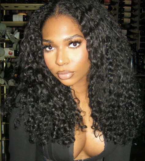 Middle Part Curly Hair, Curly Hair Sew In, Sew In Hairstyles, Curly Weaves, Slick Hairstyles, Hair Laid, Soft Glam, Middle Part, Sew In