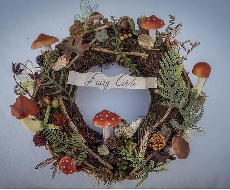 Mabon Wreath Diy, Cottage Core Wreath, Mushroom Christmas Wreath, Mushroom Wreath Diy, Mushroom Wreath, Forest Christmas Decor, Goblincore Diy, Cottagecore Diy Decor, Diy Cottagecore Decor