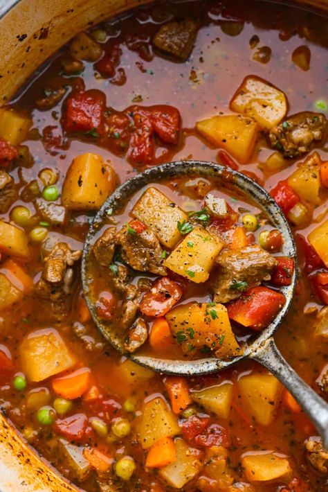 This hearty Vegetable Beef Soup is comforting and flavor-packed! It's loaded with beef, potatoes, and veggies that simmer to tender perfection. A classic and easy one-pot soup for a chilly night. Best Vegetable Beef Soup, Beef Soup Crockpot, Veg Beef Soup, Beef Lentil Soup, Beef Stew Soup, Beef Veggie Soup, Easy Vegetable Beef Soup, Homemade Vegetable Beef Soup, Potatoes And Veggies