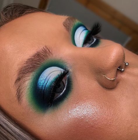 Plouise Eyeshadow Looks, Crease Eye Makeup, Blue Cut Crease, Big Makeup, Cut Crease Eye Makeup, Cut Crease Eyeshadow, Cut Crease Eye, Plouise Makeup, Summer Blues